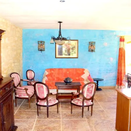 Maison Conviviale à Avec Piscine Partagée Saint-Cybranet