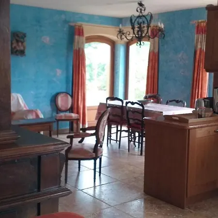 Casa vacanze Maison Conviviale à Avec Piscine Partagée