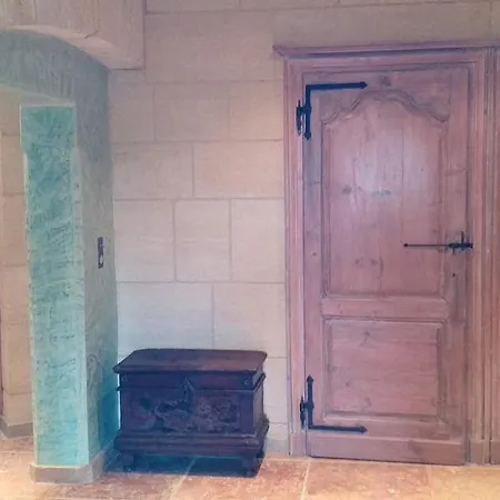 Maison Conviviale à Avec Piscine Partagée