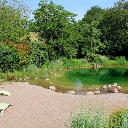 Maison Conviviale A Avec Piscine Partagee *