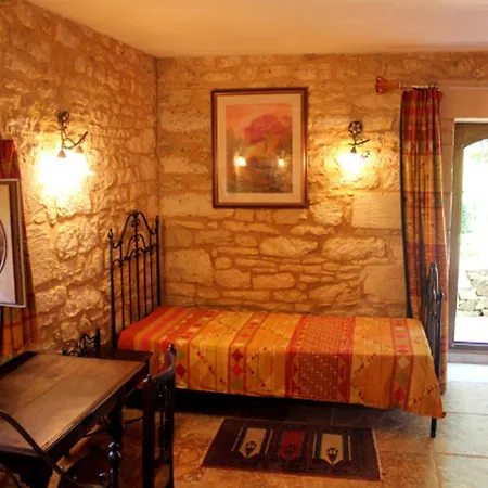 Maison Conviviale A Avec Piscine Partagee *